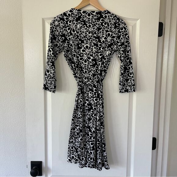 Diane Von Furstenberg Wrap Dress Halo Petal Black and White Floral Pattern 4 - Picture 7 of 15